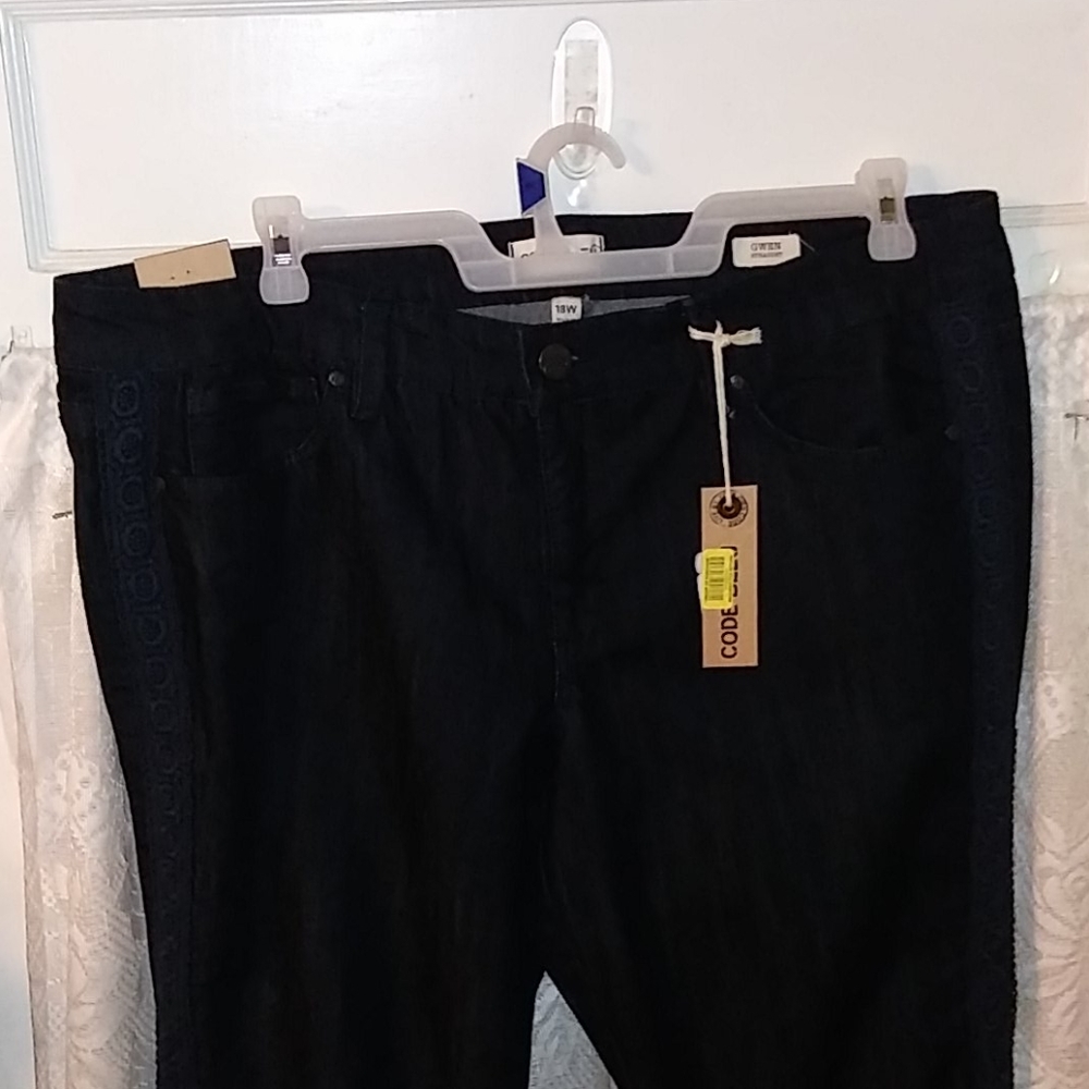 Capri pants Darkwash Capri. 18W *Bin J*